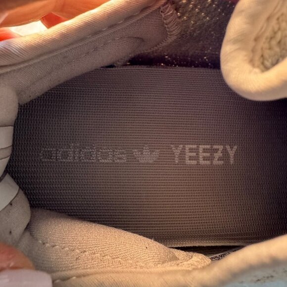 Adidas Yeezy Boost low sneaker 350 V2 Sesame Mens Size 5 Gray Gum Sole F99710 - Picture 14 of 14